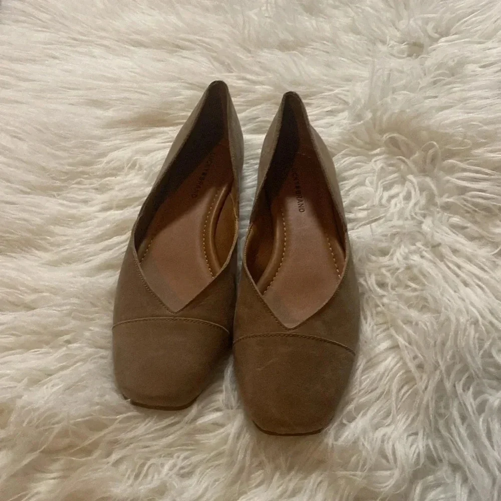 Lucky Brand Size 8.5M NWOT Beige Leather Danyiel Flat